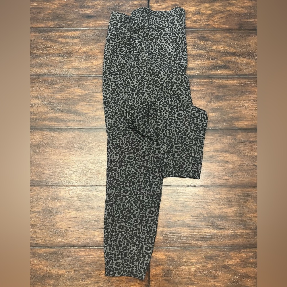Loft Plus pull on animal print leggings size 20